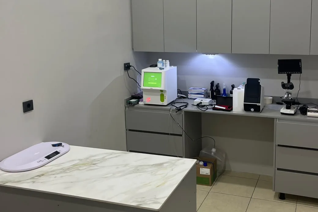 Laboratuvar analiz cihazları ve mikroskop